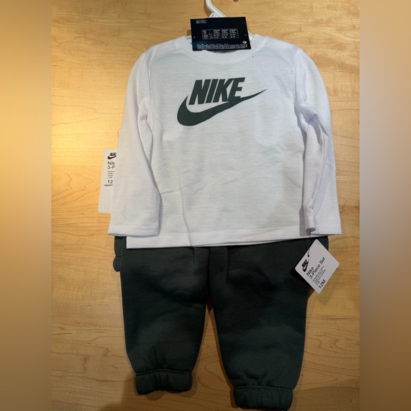 NWT Nike Vest 3 piece set 12 months - Picture 2 of 3